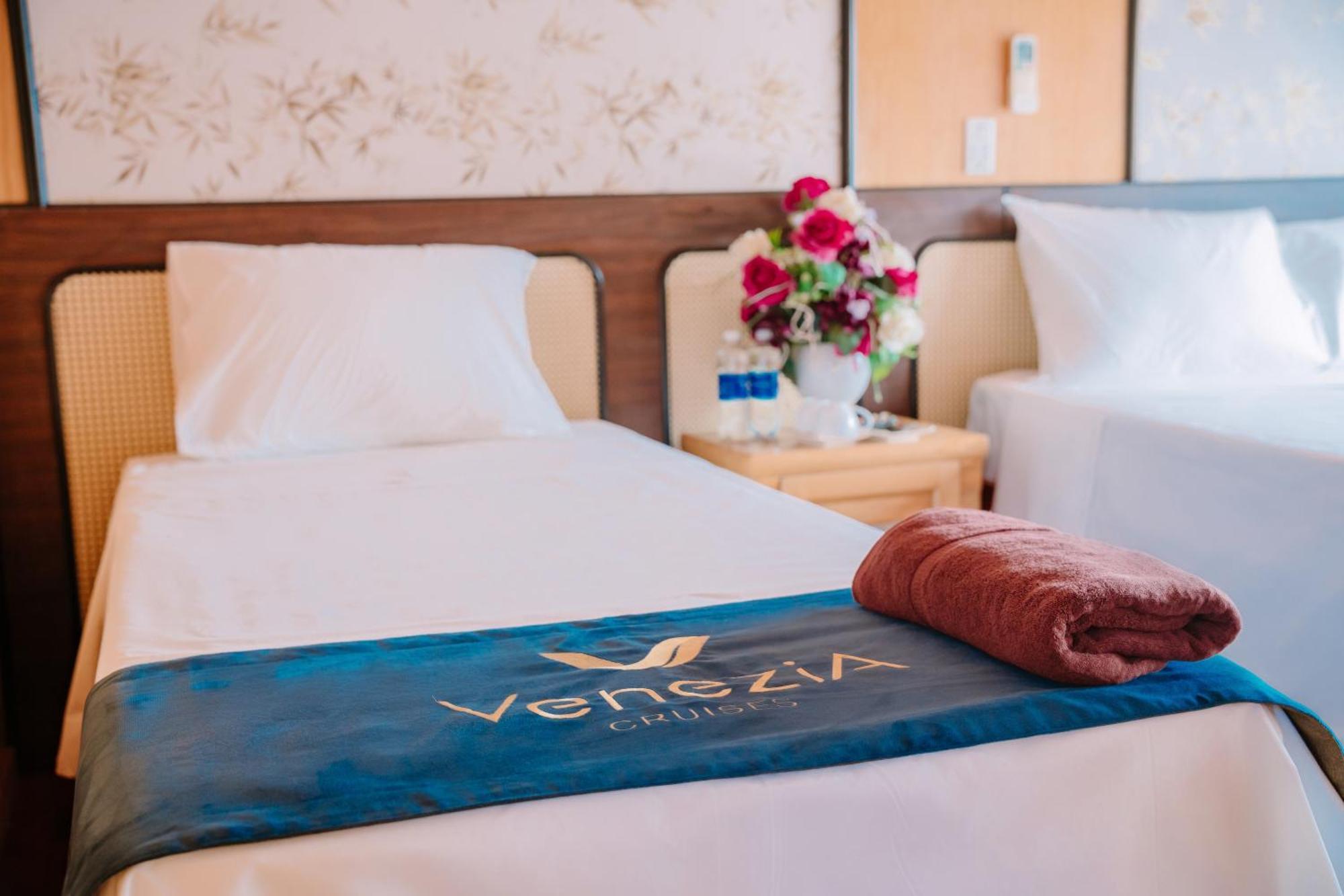 Venezia Cruises Hotel Ha Long Exterior photo
